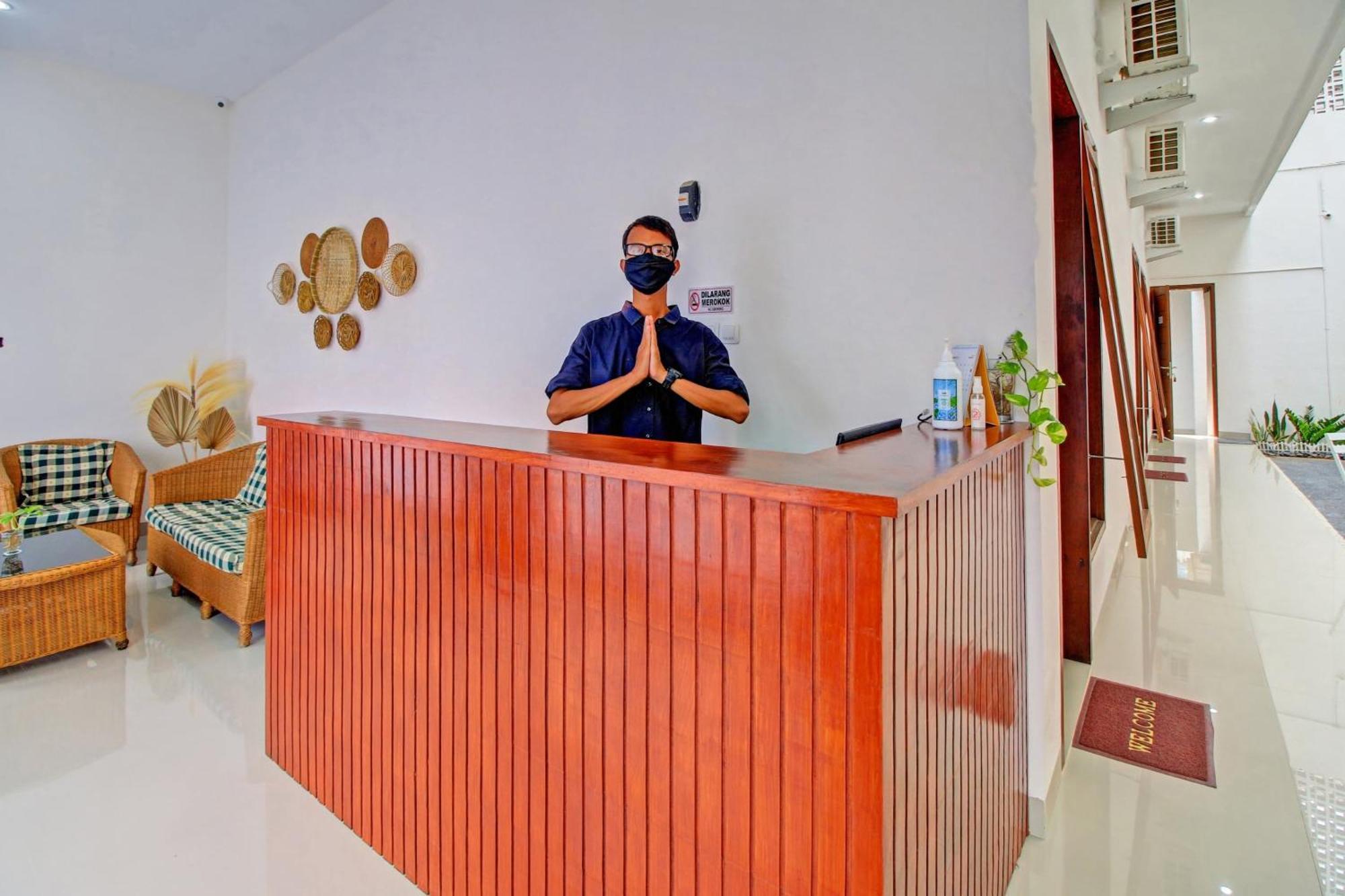 Oyo 90820 Madania Guesthouse Syariah Mataram Kültér fotó