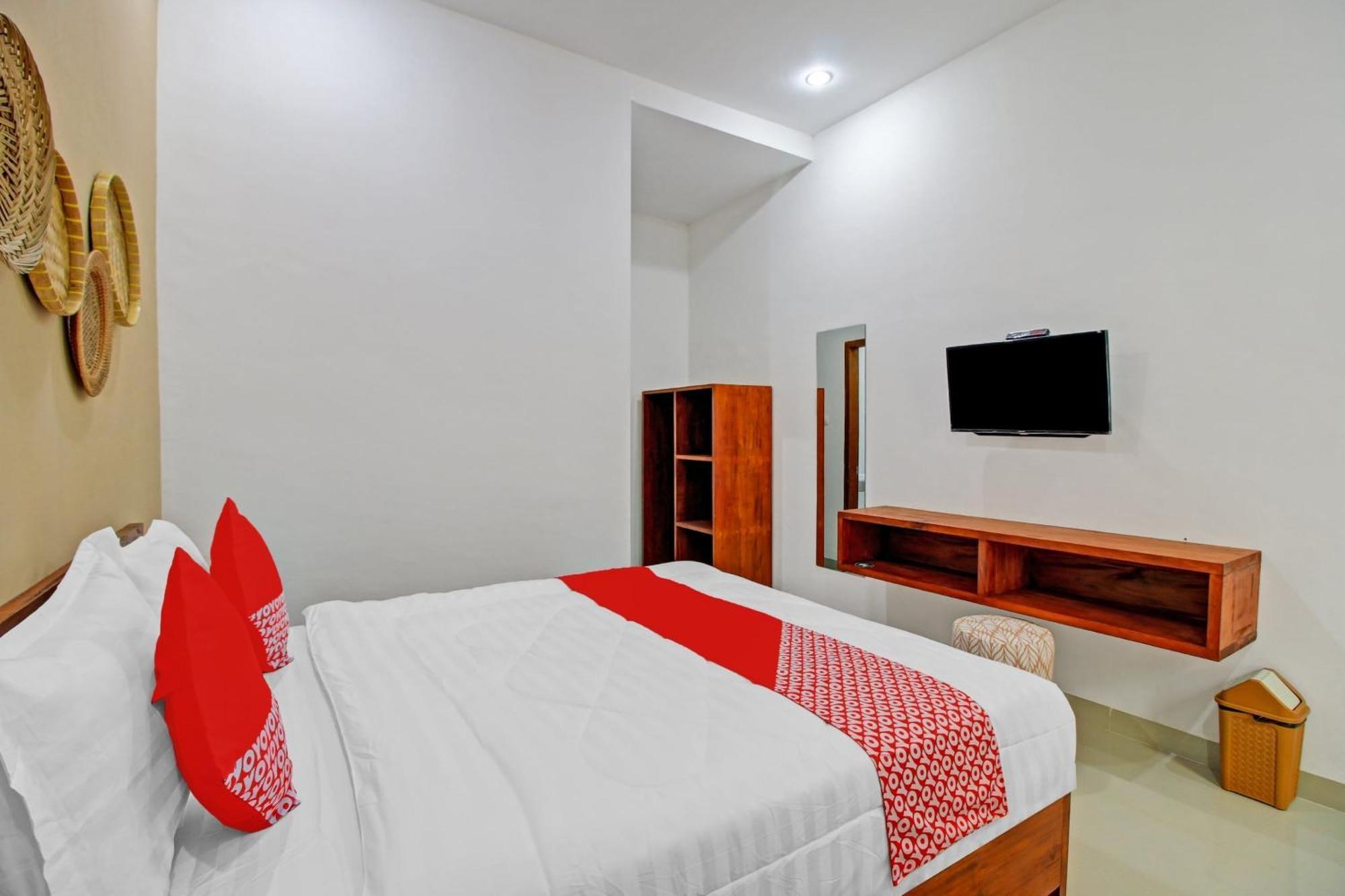 Oyo 90820 Madania Guesthouse Syariah Mataram Kültér fotó